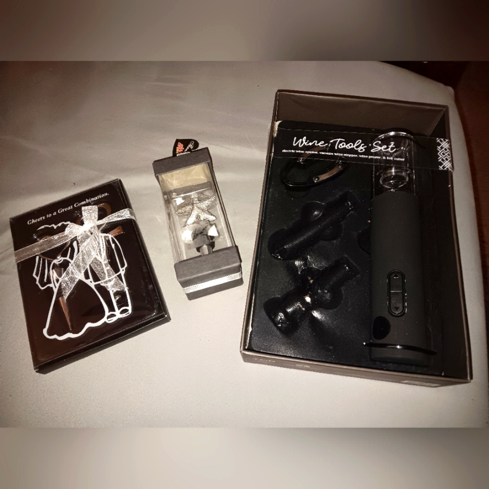 Electric wine bottle opener and tool set